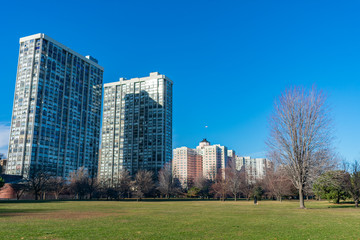 Fototapeta premium Large Park with Grass in Edgewater Chicago