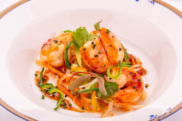 Shrimps with a vegetable julienne, sesame and the Lemongrass sauce