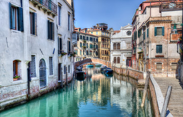 Obraz na płótnie Canvas Canal and historical buildings in Venice, Italy
