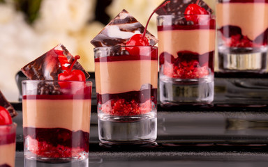 Grated cherry in chocolate mousse with a layer of good jelly