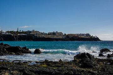 beautiful waves to beat about the reefs