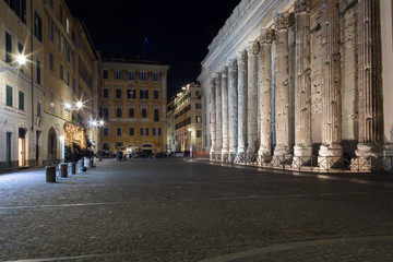 Fototapeta na wymiar Piazza di Pietra and the Temple of Hadrian in Rome. Night scene.
