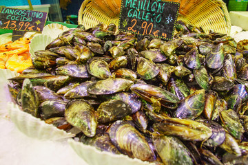 sale of mussels in supermarket