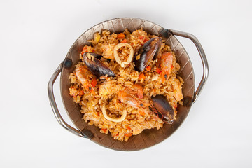  Rice with seafood in an iron plate