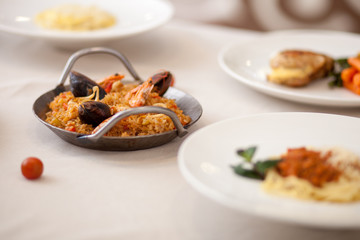  Rice with seafood in an iron plate
