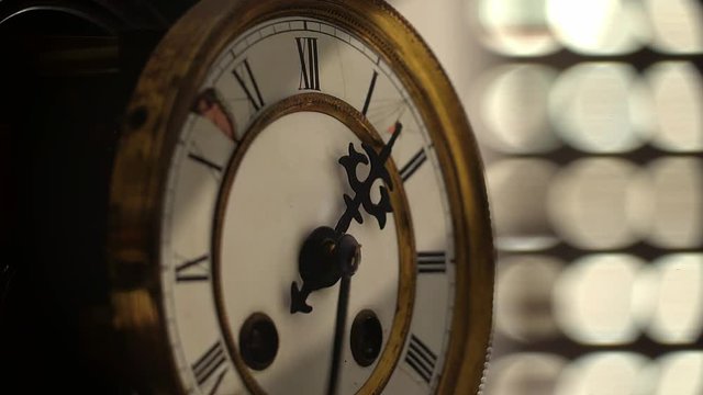 Lancette di orologio in movimento