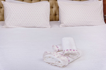 Bed linen and cotton towels. A set of white bed linen with a pink mug pattern. Snow white simple on...