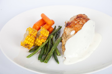 grilled corn with asparagus, carrots and chicken sauce