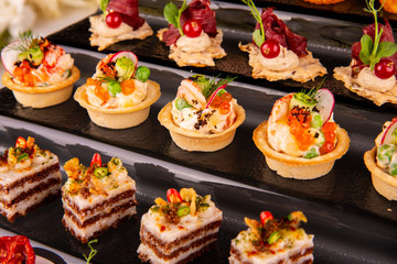 Shrimps, red caviar, greens, vegetables, fat, bread, red currant, venison, mousse