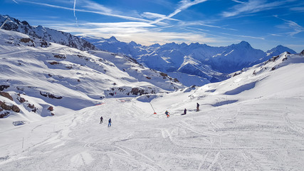 Fototapeta na wymiar High altitude sports on a snowy slope in a sunny day