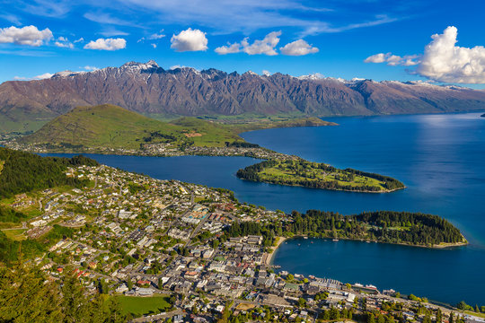 New Zealand. South Island, Otago region. Queenstown and Lake Wakatipu, the Remarkables mountain range behind