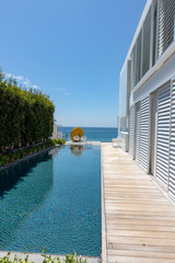 Piscina sull'oceano a Malibù