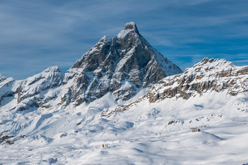 Fototapeta na wymiar Matternhorn mountain from Cervinia's ski slopes