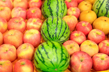 Apples and watermelons，,