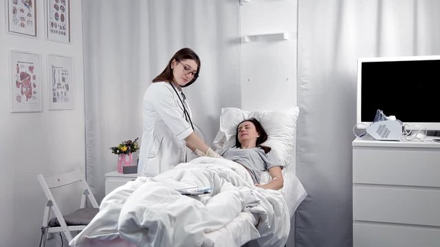 Young woman with hurtful stomach in emergency room