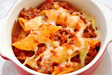 ペンネのミートソースグラタン
