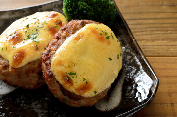 チーズハンバーグ