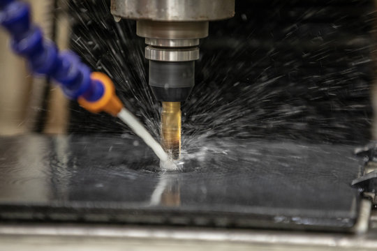 Details Running CNC Mill