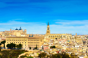 Obraz premium Panoramic view of the Toledo historic city in Spain