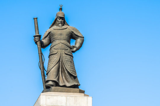 Beautiful Statue Admiral Yi Sun Shin