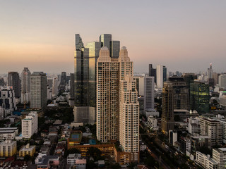 Fototapeta na wymiar Crepúsculo en Bangkok skyline, Tailandia