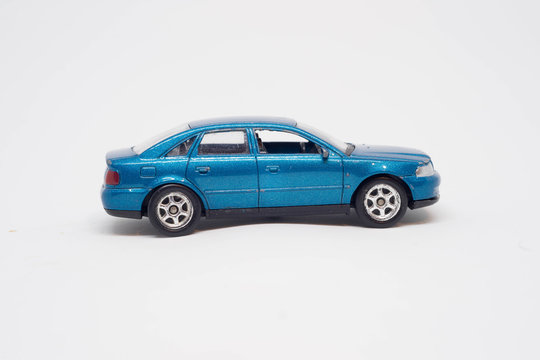 Auto zabawka limuzyna audi