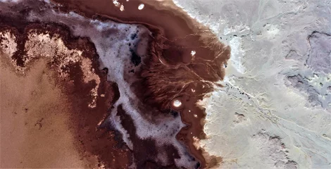 Das Salz der Erde, schwarzes Gold, verschmutzter Wüstensand, abstraktes Foto der Wüsten Afrikas aus der Luft. Luftbild, Genre: Abstrakter Naturalismus, vom Abstrakten zum Figürlichen © munimara