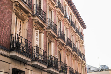 Exterior of a local building in Spain. The building seems to be a mix of old and modern architecture. The Streets seem to be narrow. It seems to be a sunny day.