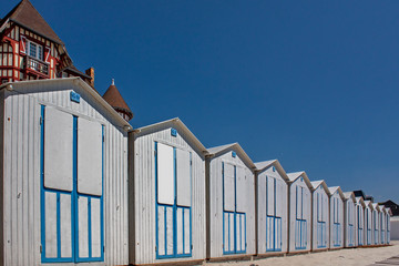 Le Crotoy. Cabines de bain en front de mer. Picardie. Hauts de France