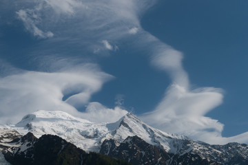 Fototapeta na wymiar clouds in the mountains