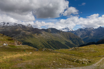 Fototapeta na wymiar The mountains and the lake near Livigno.
