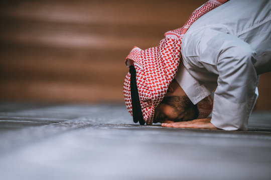 muslim man praying