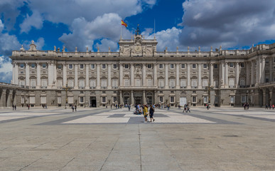 Obraz premium Madrid, Spain - Madrid displays a huge number of wonderful landmarks. Here in particular the Royal Palace, official residence of the Spanish Royal Family
