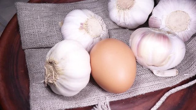 fresh garlic revolves on a clay plate, the concept of healthy food.