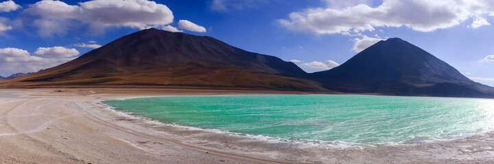 Panorama of Laguna verde in Bolivia / Grüne Lagune in Bolivien © Stefan
