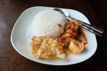 omelette and shrimp spicy with rice