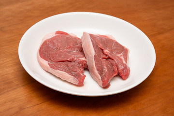 ラムモモ肉