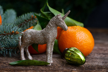 Unicorne with mandarines