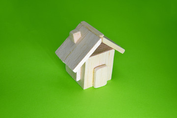 Obraz na płótnie Canvas wooden house on green background