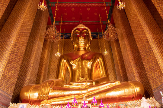 Famous temple in Thailand (Wat Kalayanamit)