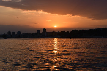 Naklejka premium Bulgaricher Strand am Schwarzen Meer, Sonnenuntergang