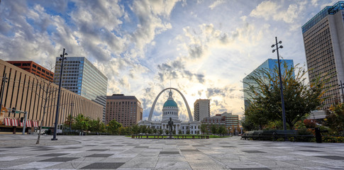 October 30, 2018 - St. Louis, Missouri - Kiener Plaza and the Gateway Arch in St. Louis, Missouri. © Jbyard