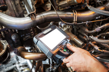 Obraz premium Inspection of a gas turbine engine using a Video Endoscope. Search for defects inside the turbine and shooting on video, photos using a measuring instrument.