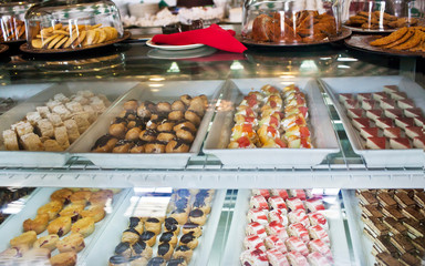 Show window with cakes