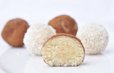 AlmondCoconutBalls
