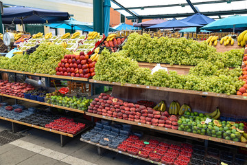 Obststand in Rovinj, Istrien, Kroatien