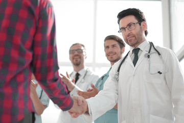 Fototapeta na wymiar doctor talking with a guy, shaking hands
