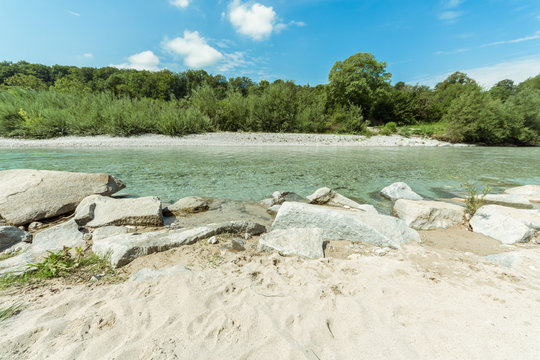 Sandbank am Almuferweg / Fluss / Ober&ouml;sterreich 
