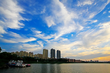 Fototapeta premium rivers natural scenery in the evening