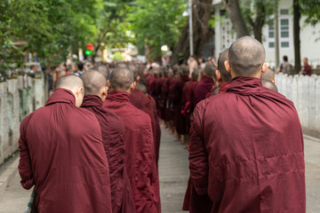 Monjes budistas. Amarapura, Myanmar